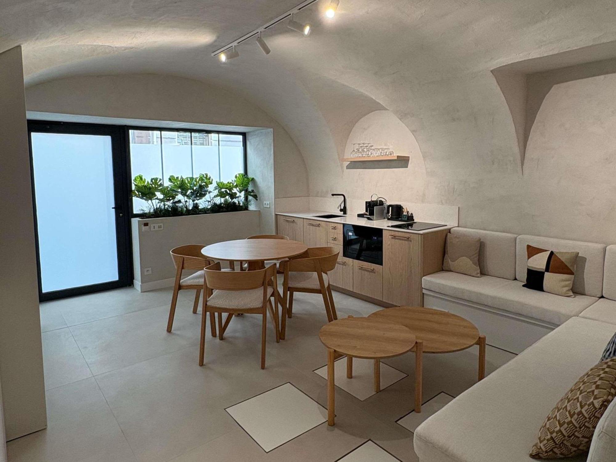 Deluxe Apartment
